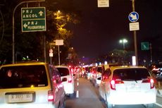 Selasa Malam, Jalan Benyamin Suaeb Menuju JIExpo Kemayoran Padat Merayap