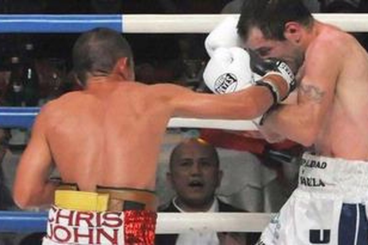Chris John of Indonesia (L) fights with Fernando Saucedo of Argentina during their WBA Featherweight Title fight at Senayan in Jakarta on December 5, 2010. Chris John won.