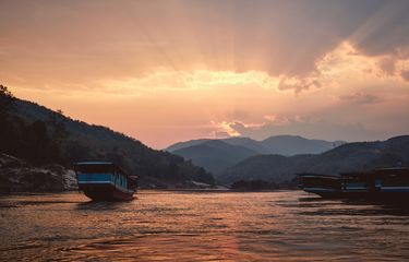 Sungai Mekong di kala senja 