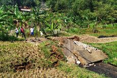 Tanah Longsor Terjang Kaki Gunung Walat Sukabumi, Rumah Rusak, Jalan Desa Terputus