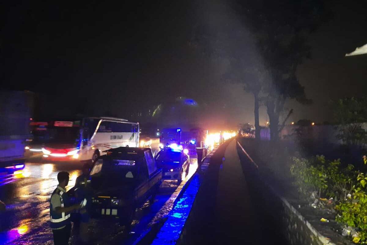 Genangan air di Tol Padaleunyi KM 130 telah surut dan dapat dilalui kendaraan.