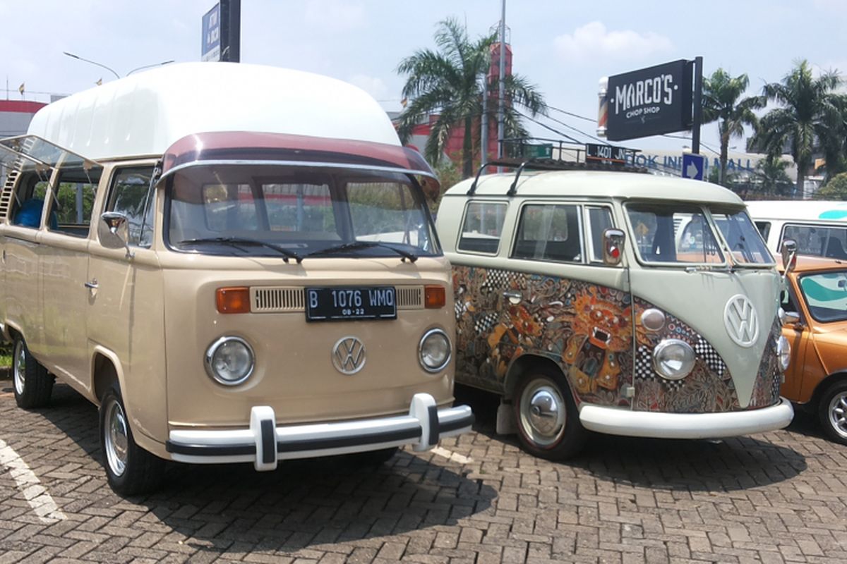 Deretan mobil klasik yang hadir di acara Perhimpunan Penggemar Mobil Kuno Indonesia (PPMKI) di Jakarta, Minggu (4/3/2018).