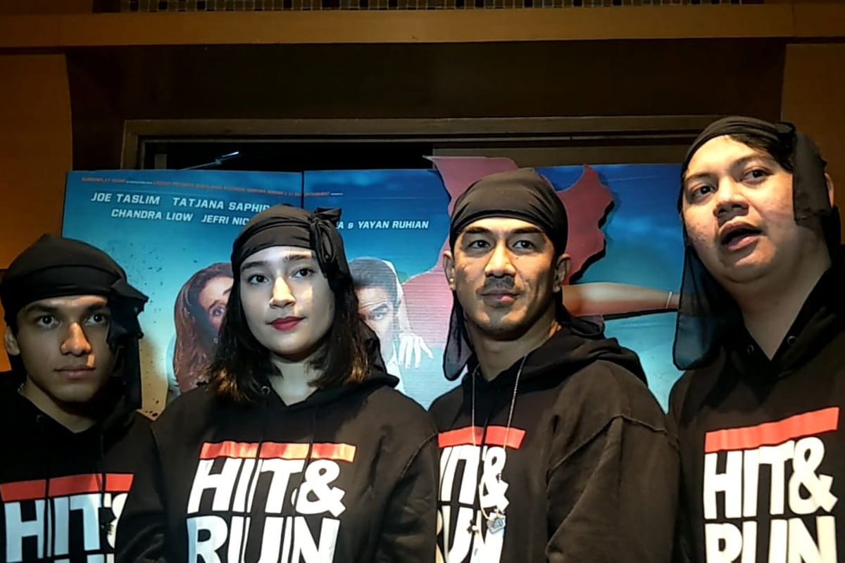 Jefri Nichol, Tatjana Saphira, Joe Taslim dan Chandra Liow ditemui saat theater visit Hit & Run di XXI Blok M Square, Kebayoran, Jakarta Selatan, Selasa (4/6/2019).