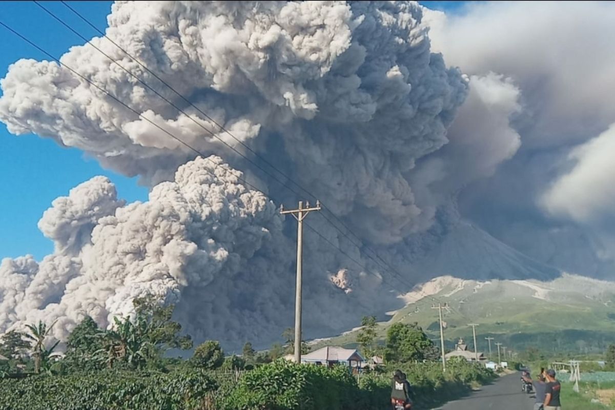 k160-19 02032021 Gunung Sinabung Kembali Luncurkan Awan Panas Beruntun Sejauh 5.000 Meter