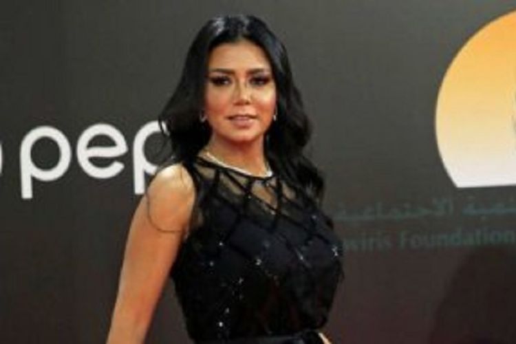 Egypt Porno Rania Yousef - Pakai Gaun Tipis di Sebuah Acara, Aktris Mesir Dihujani Kecaman