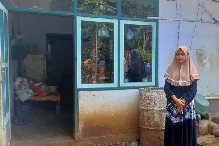 Halimatus Sa?diyah, anak seorang kuli bangunan yang berhasil lolos ke Universitas Gadjah Mada (UGM) Yogyakarta melalui jalur SNMPTN 2021.