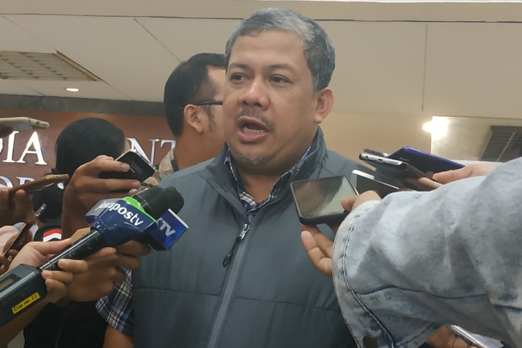 Mantan Wakil Ketua DPR RI Fahri Hamzah di Kompleks Parlemen, Senayan, Jakarta, Selasa (19/11/2019).