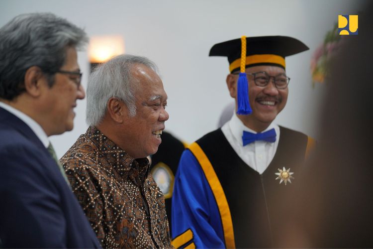 Menteri PUPR Basuki Hadimuljono saat menghadiri pengukuhan Bambang Susantono sebagai profesor kehormatan Universitas Diponegoro Semarang, Sabtu (9/12/2023).