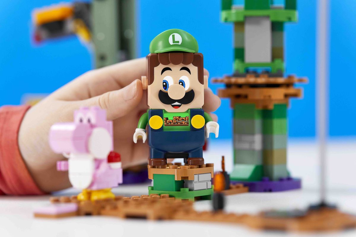 Lego Luigi dalam Lego Super Mario
