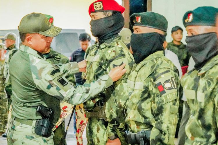 Panglima TNI Beri Kenaikan Pangkat Luar Biasa kepada 23 Prajurit di Timika Papua