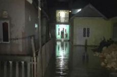 Dikejutkan Banjir Dinihari, Warga Bongkar Gorong-Gorong dan Jalan Aspal