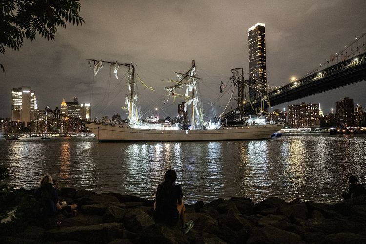 Detik-detik Kapal AL Meksiko Tabrak Jembatan New York, Tiang Patah, 3 Orang Kritis