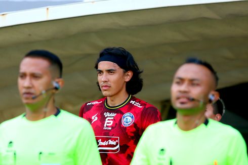 Julian Schwarzer, Kiper Muda yang Berkilau di Tengah Jatuh Bangun Arema FC