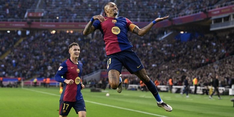 Gelandang Barcelona, Marc Casado, berpeluang dilepas Barcelona untuk bisa mendaftarkan Marc Casado di Liga Spanyol 2025/26. (Foto oleh Josep LAGO / AFP)