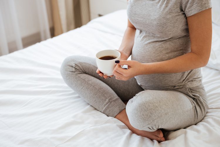 Konsumsi kafein pada ibu hamil sangat berbahaya karena bisa mengakibatkan keguguran.