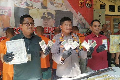 Polisi Sita 2.200 Lembar Uang Palsu Dollar AS Setara Rp 33 T di Sukabumi