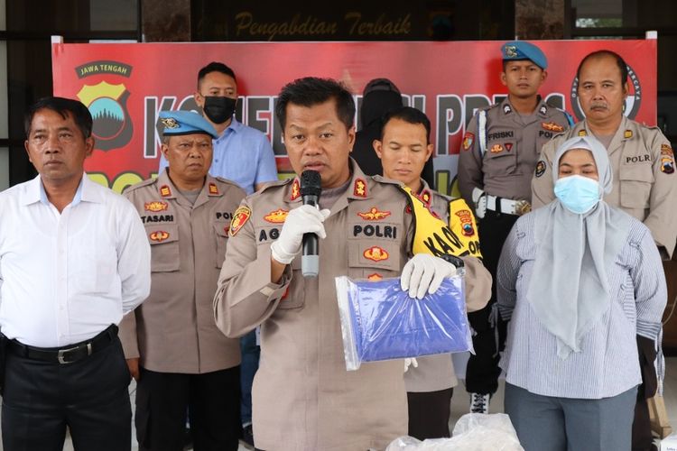 Polres Temanggung, Jawa Tengah, memberikan keterangan pers terkait kasus pembunuhan perempuan asal Desa Gemawang, Kecamatan Gemawang, Kabupaten Temanggung, Senin (3/10/2022).