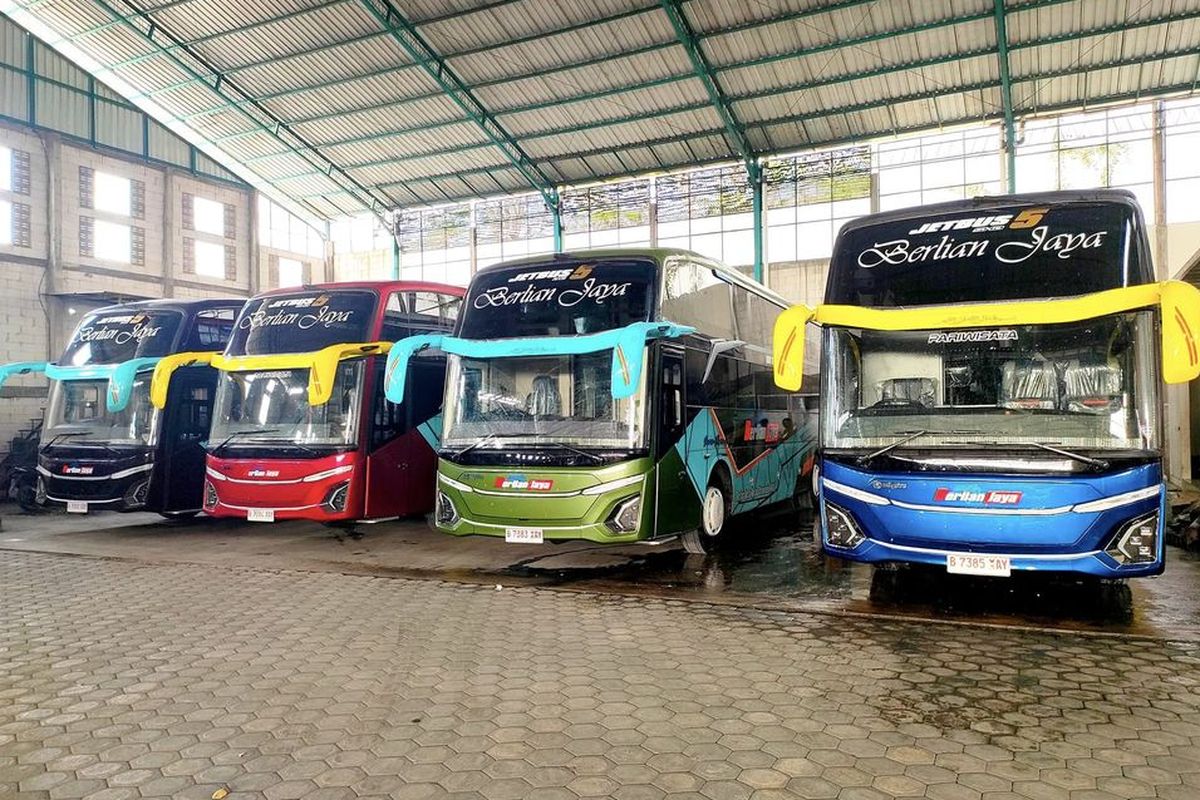Bus Baru PO Berlian Jaya