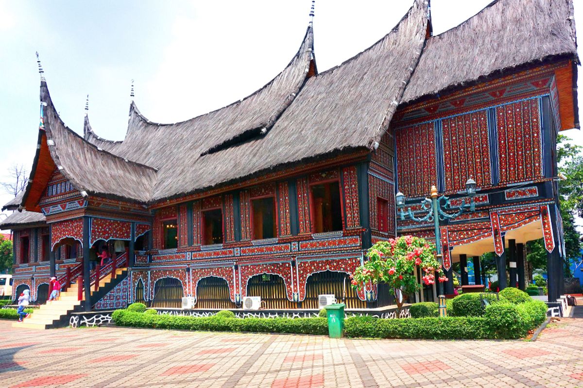 Rumah Gadang di Taman Mini Indah Indonesia, (12 1 2019).