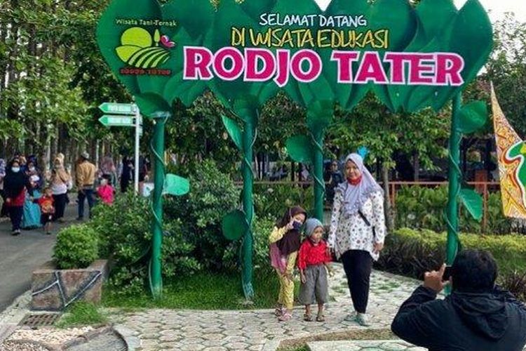 Rodjo Tater adalah wisata edukasi di Tegal, Jawa Tengah.