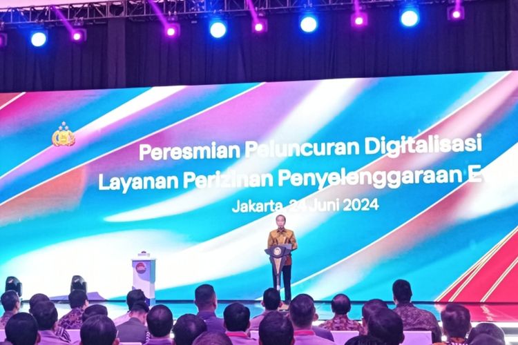 Presiden Joko Widodo saat memberi sambutan pada peresmian peluncuran Digitalisasi Pelayanan Perizinan Penyelenggaraan Event di kawasan Kebayoran Baru, Jakarta Selatan, Senin (24/6/2024).