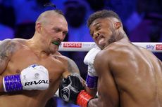 Hasil Tinju Dunia: Oleksandr Usyk Pertahankan Gelar, Anthony Joshua Emosi hingga Buang Sabuk