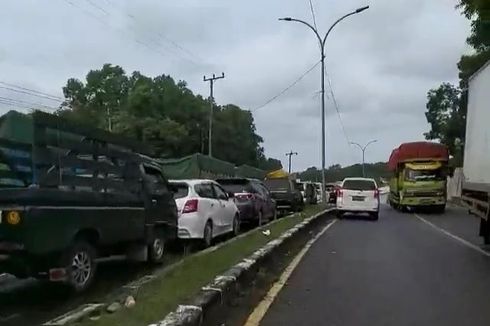 Penyebab Antrean Panjang Kendaraan Masuk Pelabuhan Tanjung Kalian Bangka Belitung