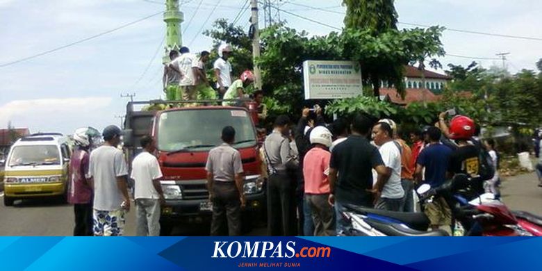 Elpiji Makin Langka Warga Hadang Truk  Pengangkut Gas 