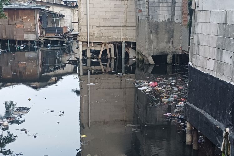 Sampah di Kali Gendong Jakut Disebut Bukan Hanya dari Warga Setempat