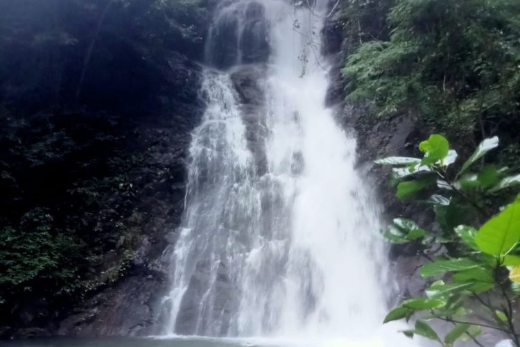 Foto: Air terjun Muru Nawe, Desa Detuwulu, Kecamatan Maurole, Kabupaten Ende, salah satu wisata air terjun di NTT.