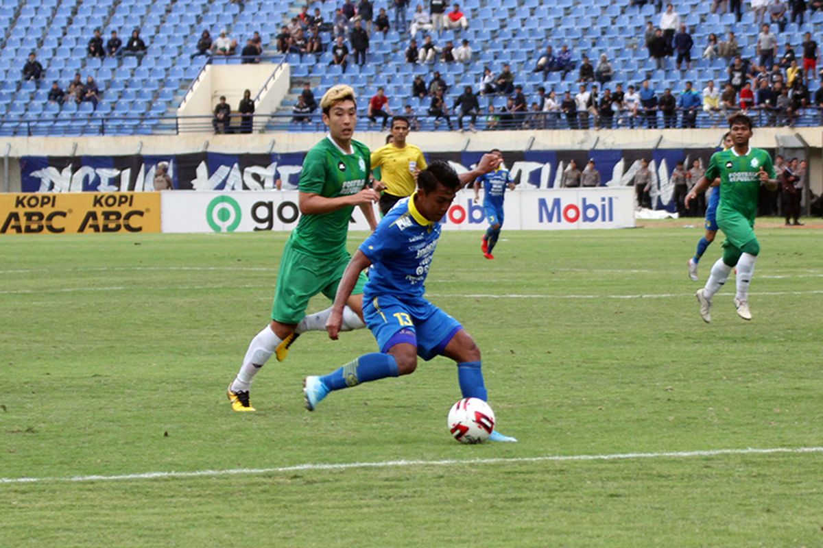 Winger Persib Bandung, Febri Hariyadi. 