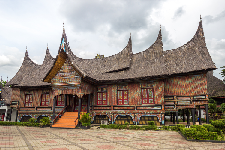Apa Nama Rumah Adat Sumatera Barat?