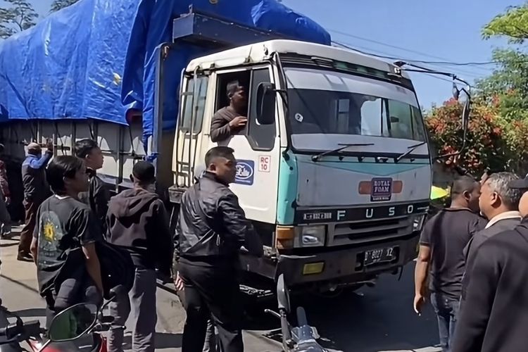 Tujuh Buruh Diberhentikan Sepihak, Pabrik Busa di Bandung Barat Digeruduk Warga