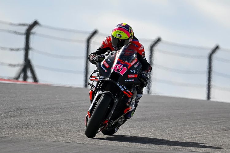 Aleix Espargaro saat berlaga pada MotoGP Amerika 2024. Artikel ini berisi hasil kualifikasi MotoGP Catalunya 2024.