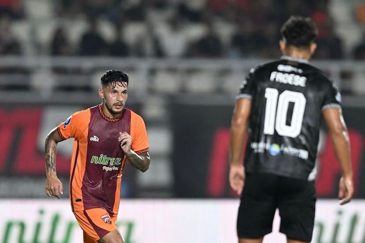 Pemain Borneo FC saat laga pekan ke-29 Super League 2025-2026 melawan Semen Padang yang berakhir dengan skor 3-0 di Stadion Segiri Samarinda, Sabtu (25/4/2026) malam.