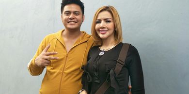 Galih Ginanjar dan Barbie Kumalasari saat diabadikan di kawasan Tendean, Jakarta Selatan, Senin (8/7/2019).