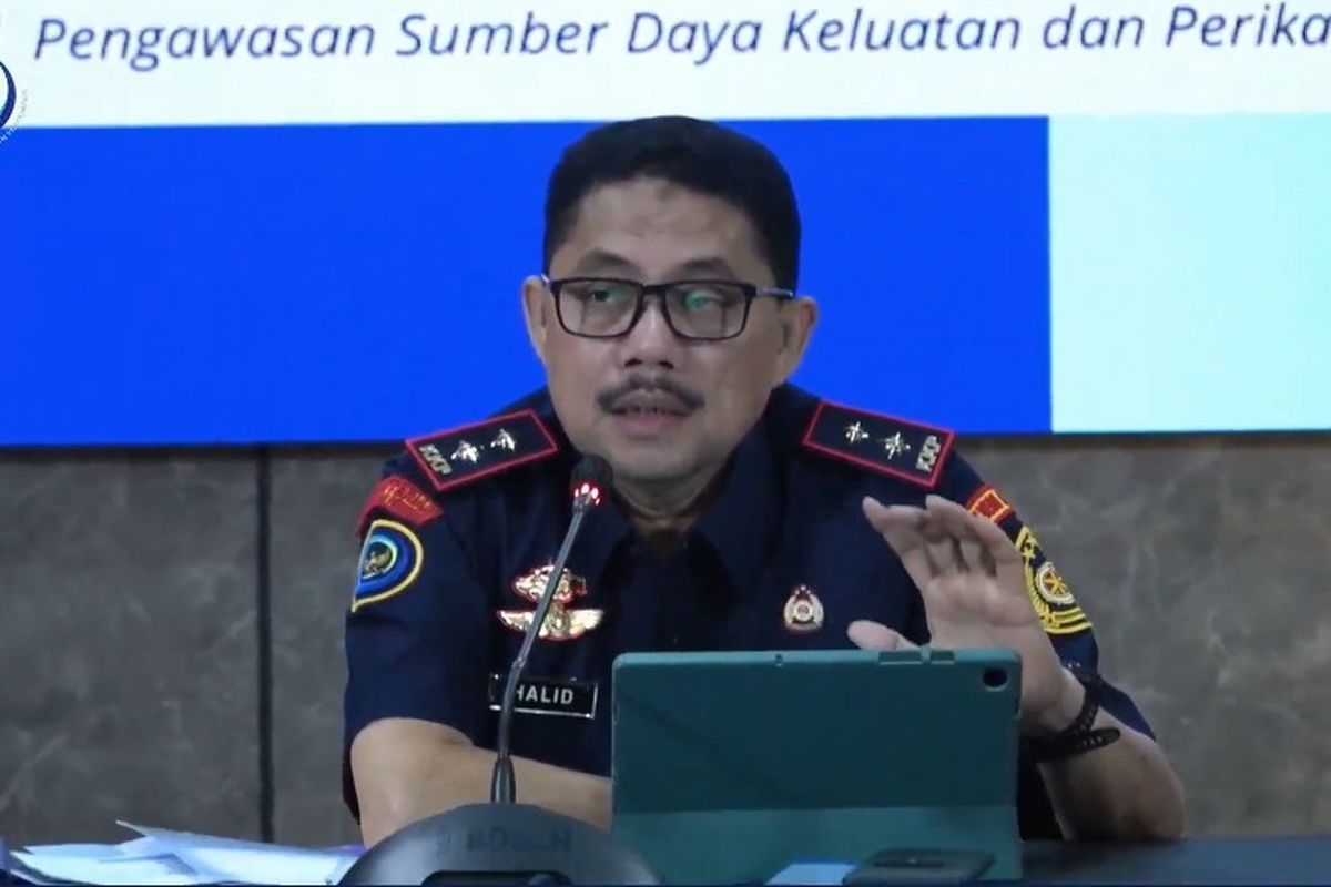 Direktur Pengawasan Sumber Daya Perikanan (PSDKP) Halid K&nbsp;Jusuf, saat menyampaikan konferensi pers terkait kasus penyelundupan 99,972 ton ikan makarel beku melalui Terminal Peti Kemas Tanjung Priok, Jakarta Utara, Selasa (13/1/2026).