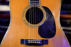 Gitar Antik Eric Clapton Terjual Rp 9 Miliar dalam Lelang Memorabilia Musik Rock