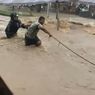 Beredar Video Pemotor Terseret Banjir di Magetan Saat Hujan Deras