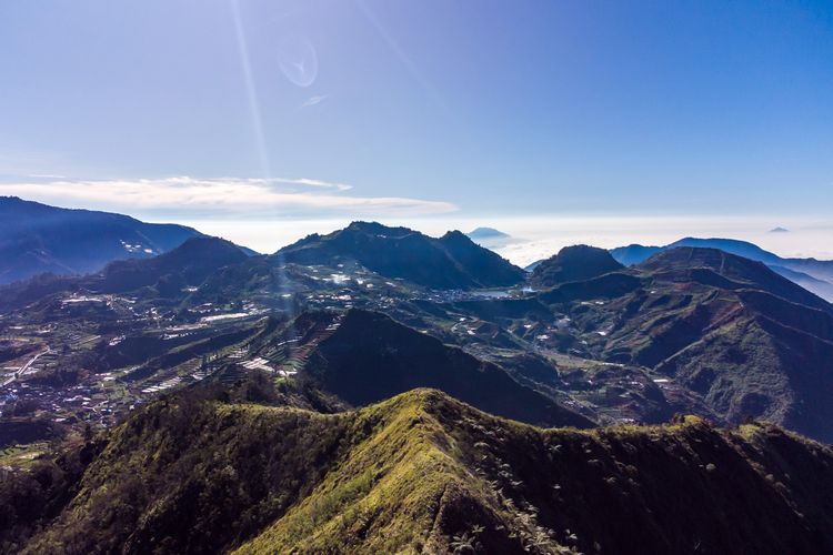 Kawasan Dataran Tinggi Dieng dilihat dari atas Gunung Bismo, Wonosobo.