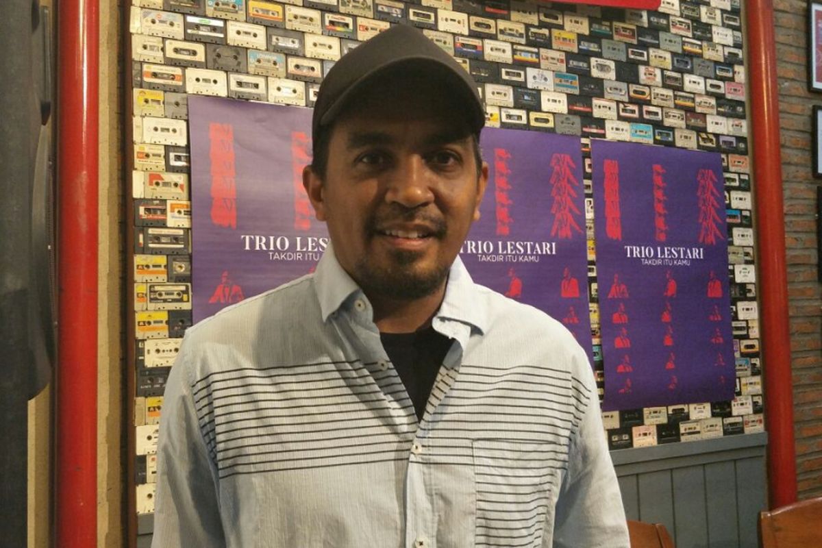 Glenn Fredly ditemui usai jumpa pers peluncuran lagu terbaru Trio Lestari, Takdir Itu Kamu, di kawasan Petogogan, Jakarta Selatan, Senin (30/4/2018).