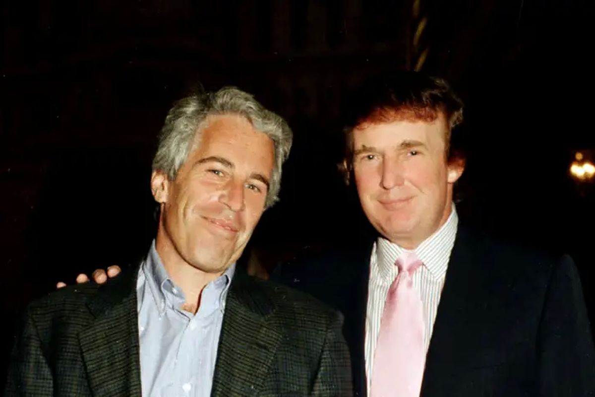 Trump Tuding Penyebutan Namanya di Kasus Epstein Sebagai Konspirasi Politik