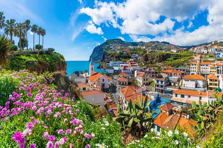 Ilustrasi Portugal - Pemandangan di Kepulauan Madeira (Shutterstock/Balate Dorin).