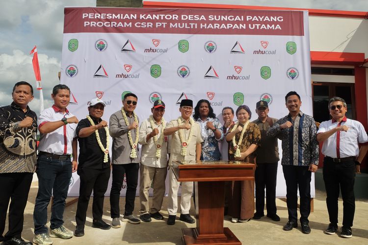 Menteri Desa Pembangunan Daerah Tertinggal dan Transmigrasi, Yandri Susanto melakukan kunjungan kerja ke dua desa di daerah Kalimantan Timur, Kabupaten Kutai Kartanegara, yaitu Desa Lung Anai dan Desa Sungai Payang, pada Sabtu (7/12/2024). 