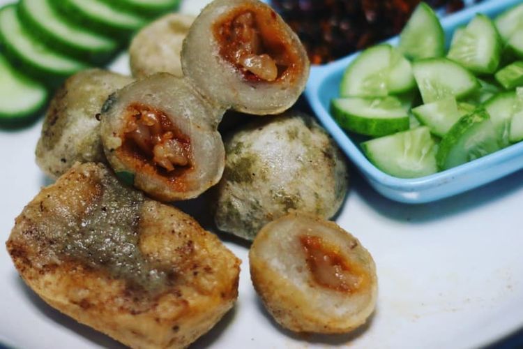 Cilok Goreng Rujak. Hhppfood, salah satu restoran di Bandung yang menyediakan layanan pesan antar makanan.