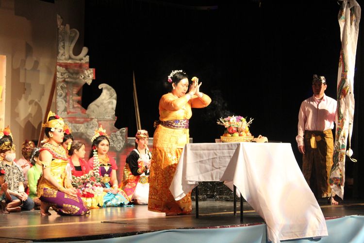 Masyarakat Hindu Bali di Midwest yang tergabung dalam Semeton Bali Midwest bersama KJRI Chicago untuk kedua kalinya mengadakan acara Dharma Santi peringatan Hari Raya Nyepi tahun baru Saka 1944 di Chicago, Amerika Serikat (AS), Sabtu (16/4/2022). 
