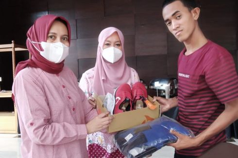 Bertanding Pakai Sepatu Pinjaman dan Raih Emas, Alex Diberi Hadiah Rp 1 Juta oleh Gubernur Riau