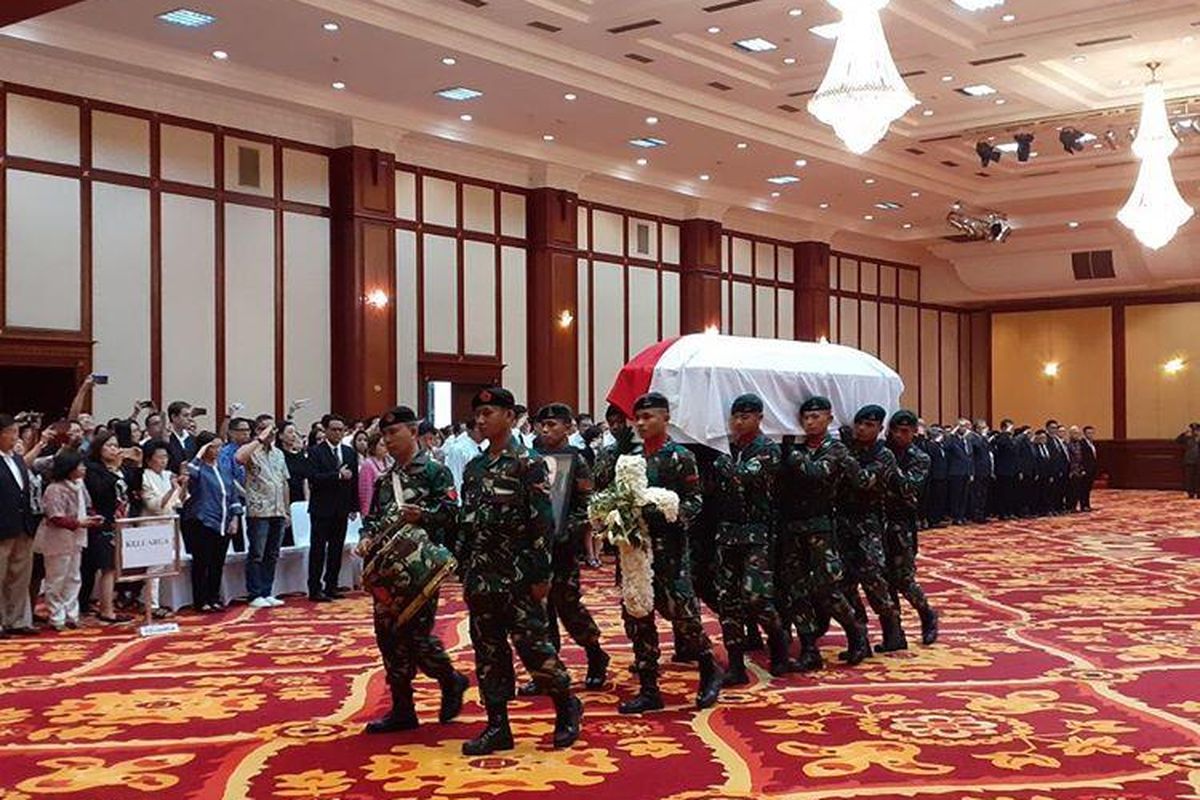 Serah terima jenazah JB Sumarlin kepada pemerintah kemudian dilanjutkan dengan pemakaman di San Diego Hills. Serah terima dilakukan di Kementerian Keuangan, Jakarta, Senin (10/2/2020).