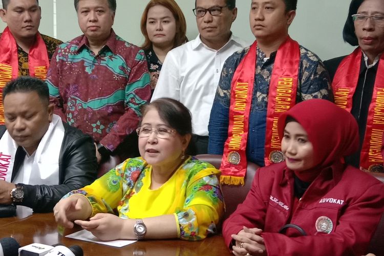 Elza Syarief menggelar jumpa pers dikantor hukumnya di kawasan Menteng, Jakarta Pusat, Senin (2/9/2019).