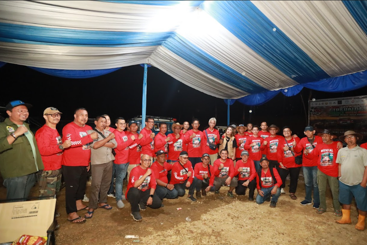 Ratusan offroader dari seluruh Indonesia menaklukkan trek ekstrem di Subang dalam event Jungle Rush 2025.
